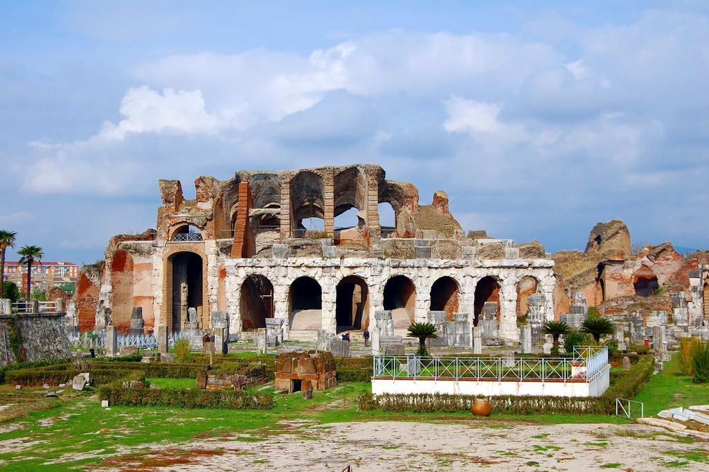 Albergo Scalzone Castel Volturno Buitenkant foto