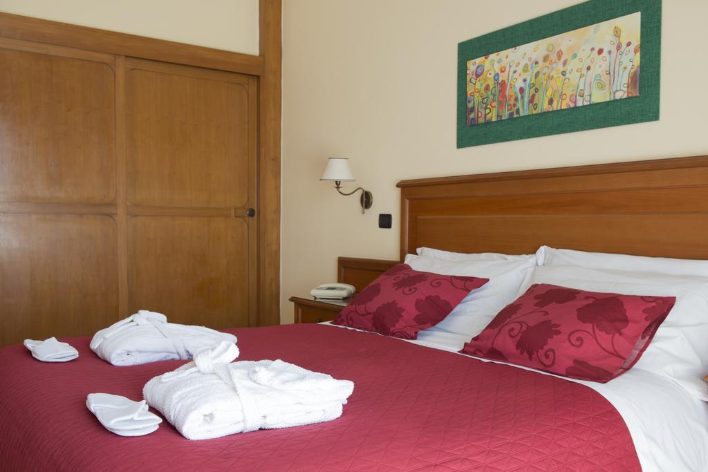 Albergo Scalzone Castel Volturno Buitenkant foto